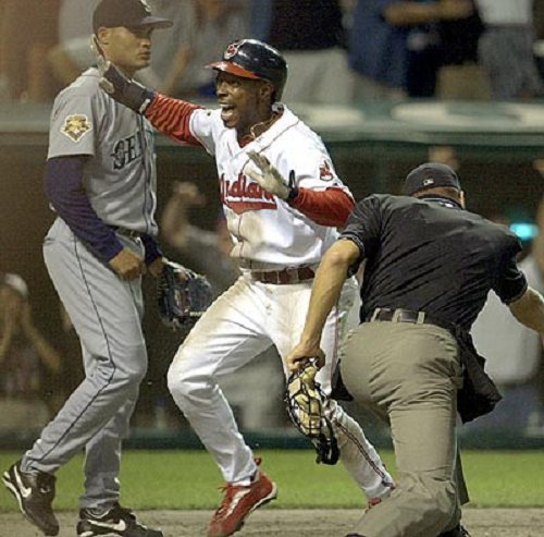Kenny Lofton scores in the top of the 1st