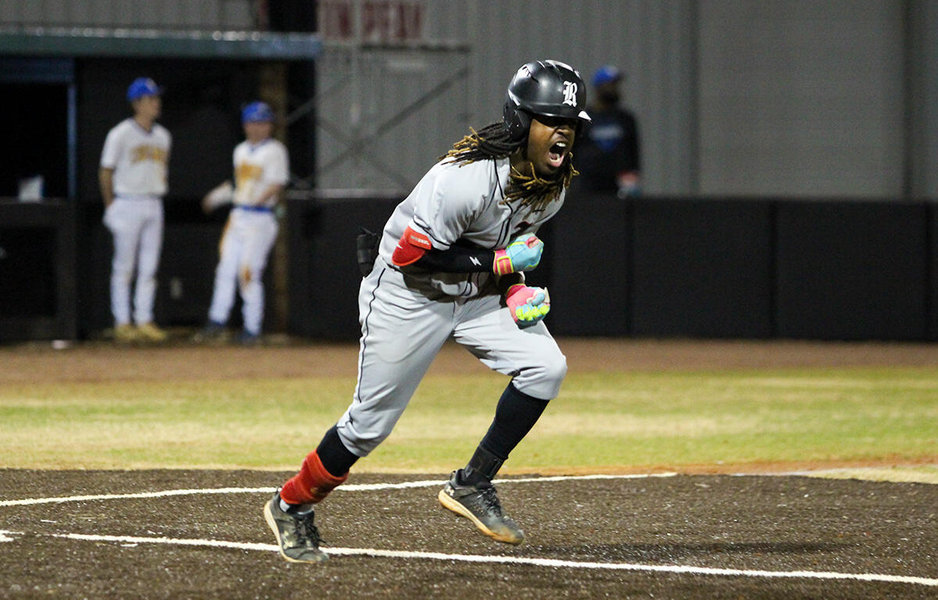7th inning rally lifts Hawks over CA