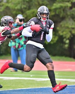 Dwight Franklin pulls in one of his two scoring ca