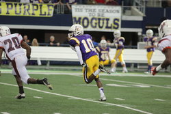 Dee Paul heads for a touchdown