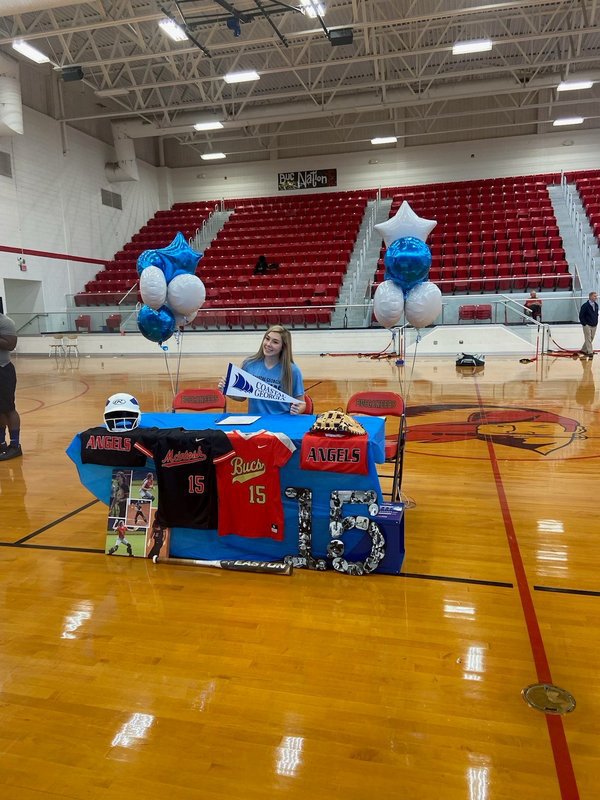 Rylee Maxwell Signs!!